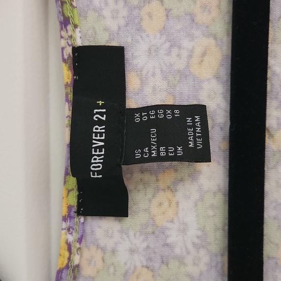 Forever 21 Cropped long sleeve top with floral print, faux wrap-over, 0X - Picture 2 of 8